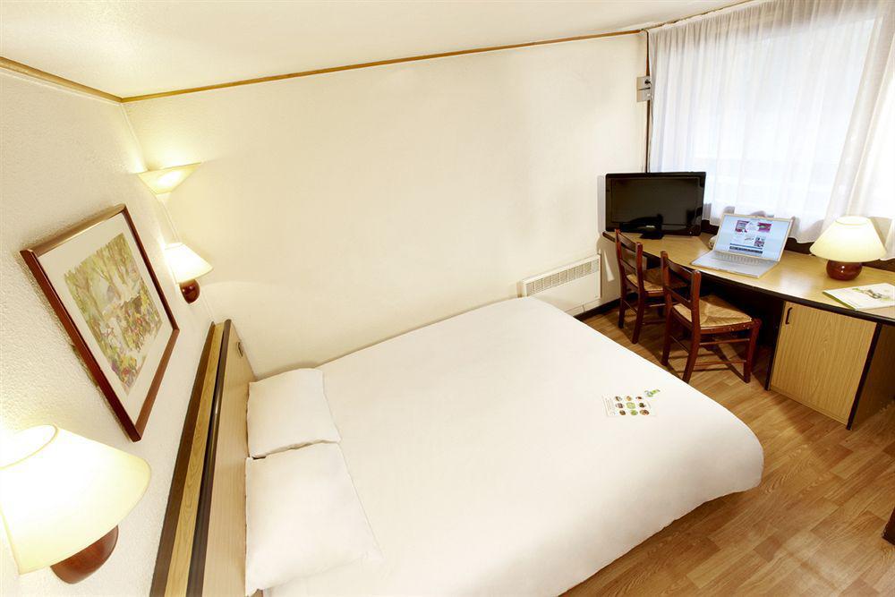 Campanile Marseille Vitrolles Griffon Hotel 3*